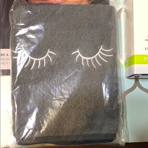 Clearproof Charcoal Mask Bundle w/ Towel - Picture 3 of 9